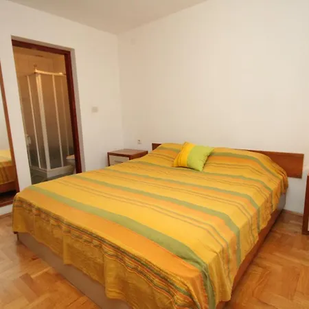 Διαμέρισμα With A Parking Space Mali Lošinj